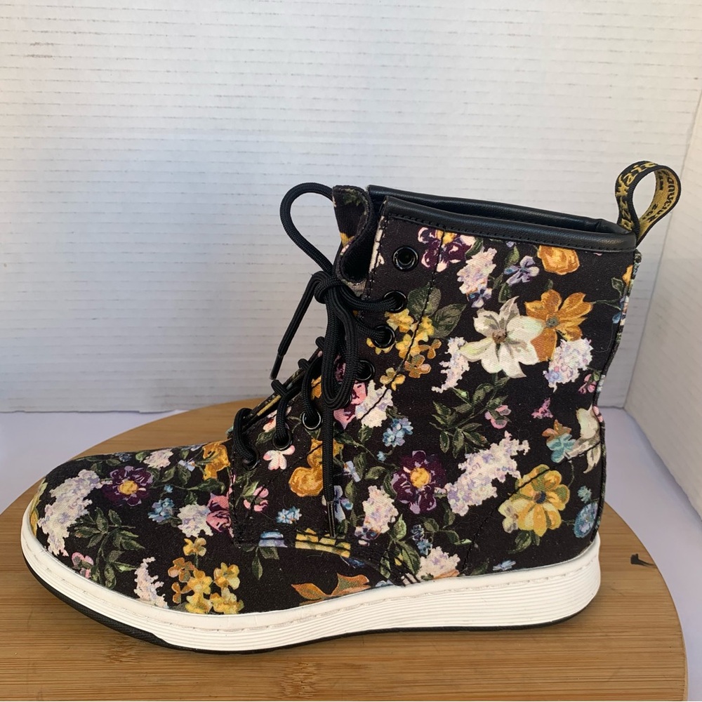 Dr. Martens Boots Women's Sz 8 Hackney Black Floral/Rose Canvas Lace Up shoes